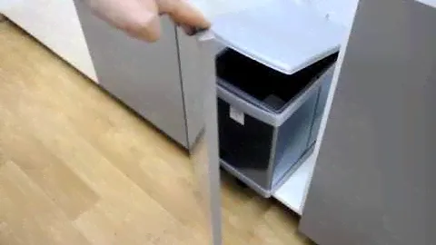 Контейнер для мусора выдвижной PELIKAN 16 л.